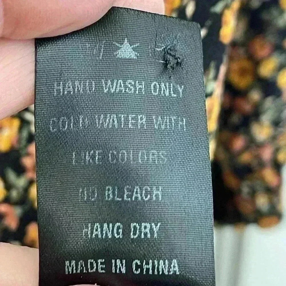 Aura Floral Babydoll Mini Dress size M in new like condition. Feminine, cowgirl - Picture 6 of 6